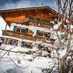 Bernhard Apartament Holzgau