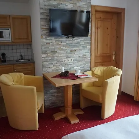 Bernhard 홀츠가우