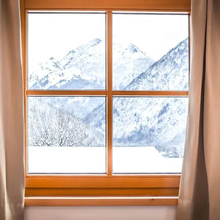 Bernhard هولزاغو