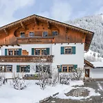 Bernhard * Holzgau
